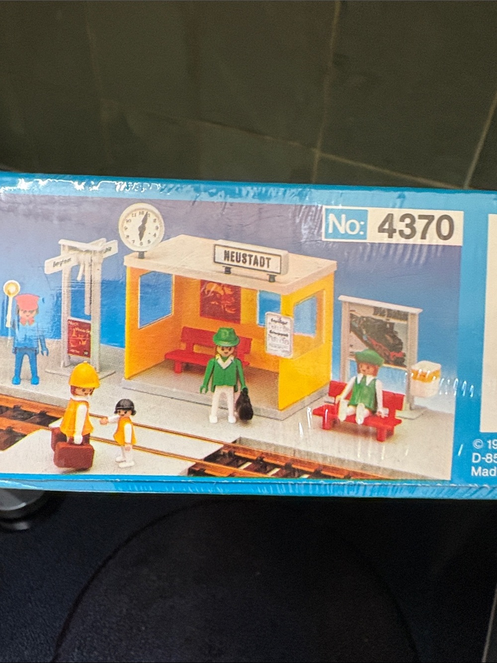 NEW Playmobil set 4370 from 80s /NeustadtTrain Station Playset - Yellow & Blue - Picture 2 of 5